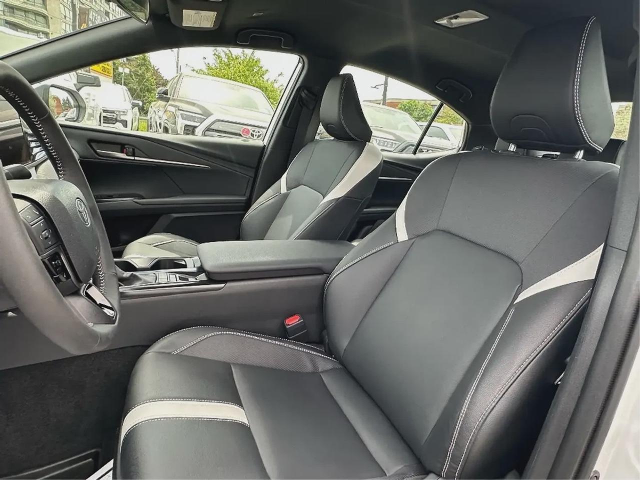 2025 Toyota Camry HYBRID SE Photo