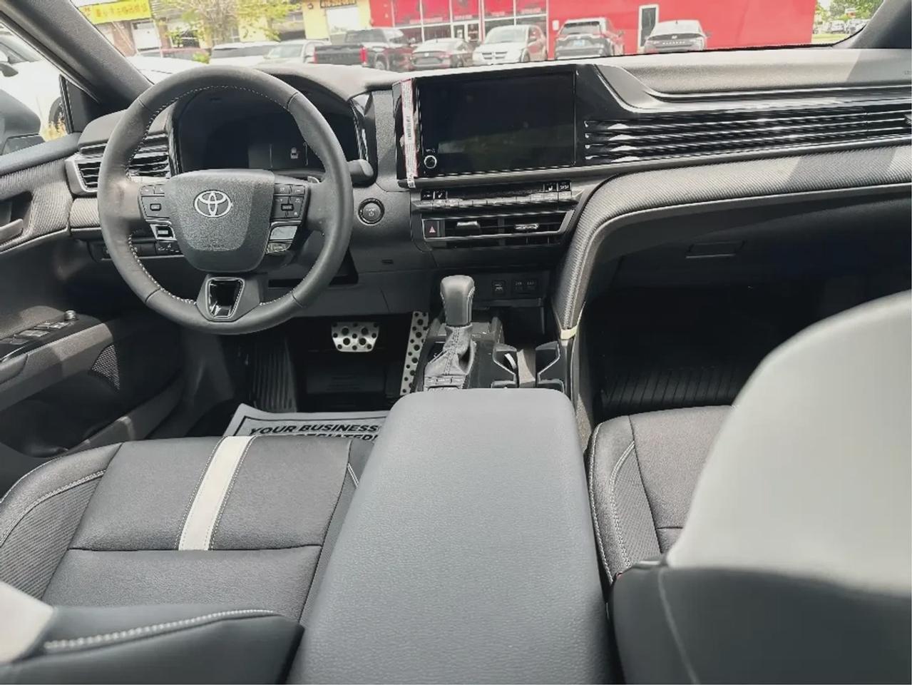 2025 Toyota Camry HYBRID SE Photo