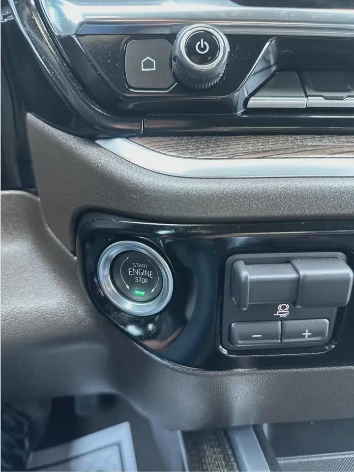 2025 Chevrolet Silverado 1500 RST DIESEL Photo