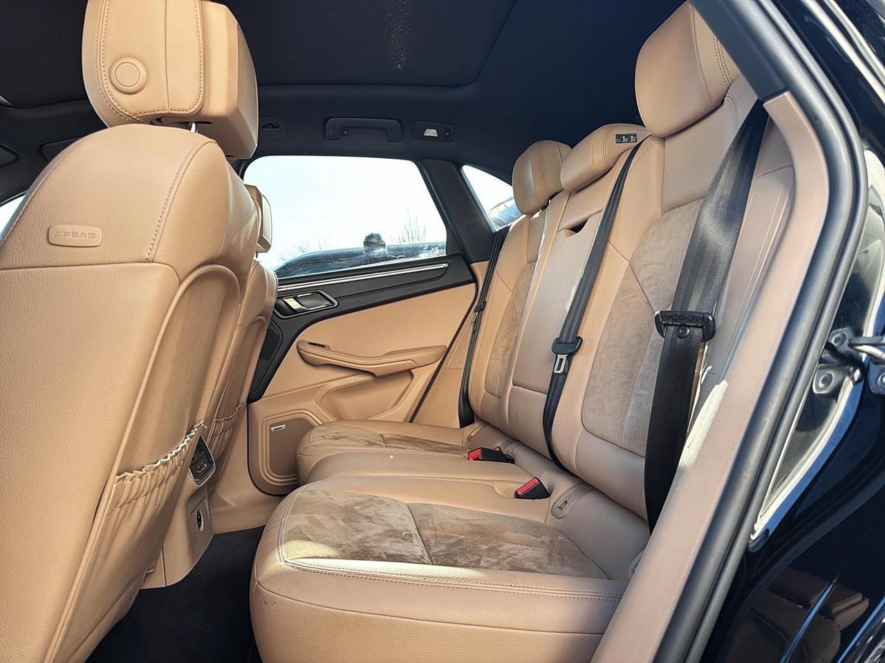 2021 Porsche Macan Base | Apple CarPlay | Heated Steering Wheel Photo