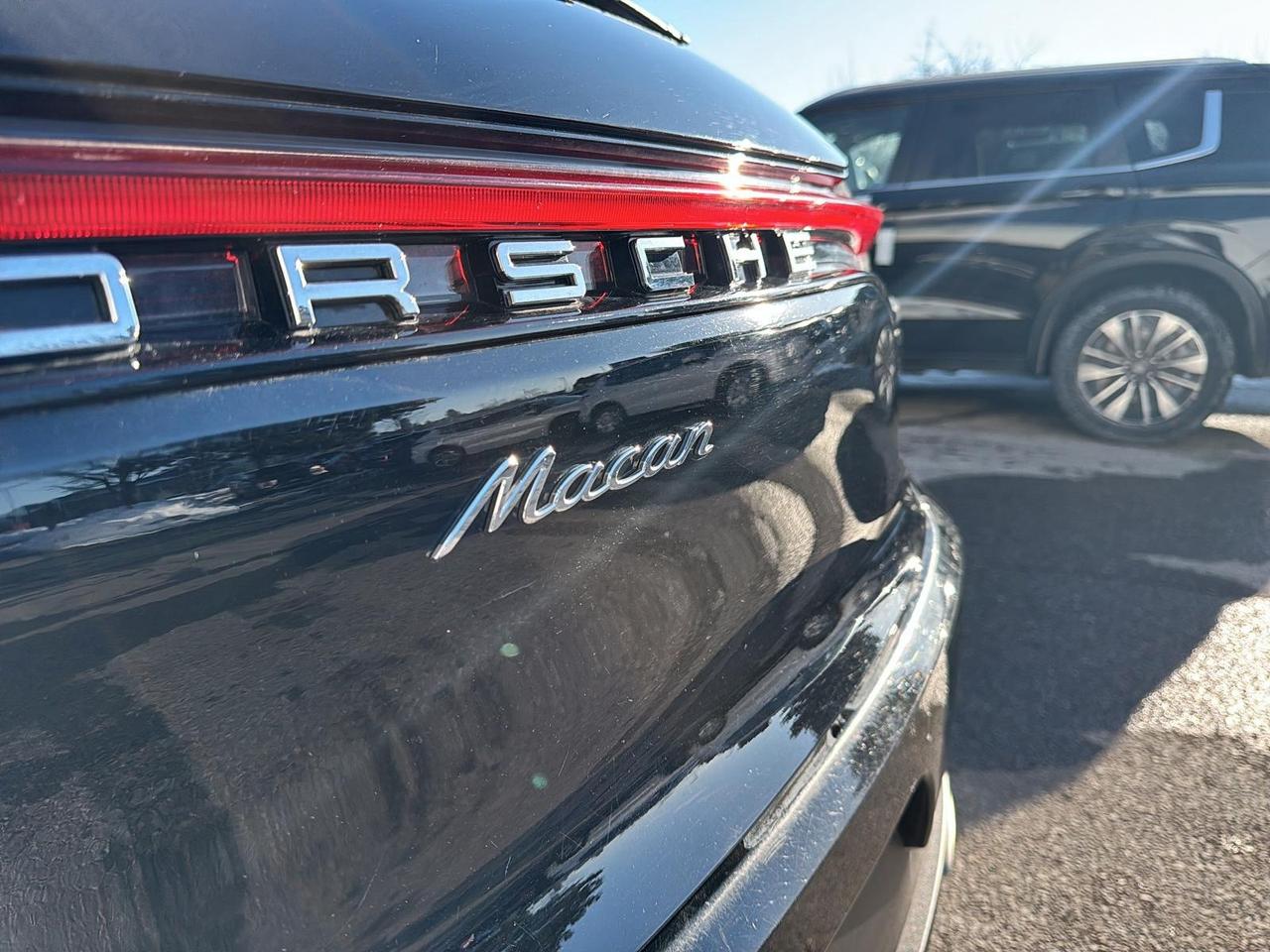2021 Porsche Macan Base | Apple CarPlay | Heated Steering Wheel Photo