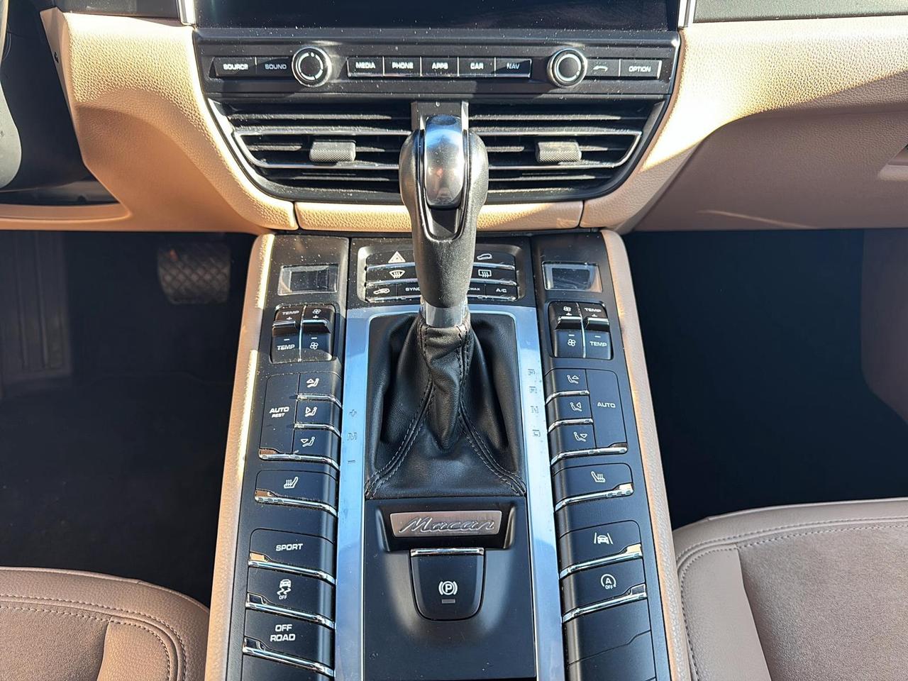 2021 Porsche Macan Base | Apple CarPlay | Heated Steering Wheel Photo