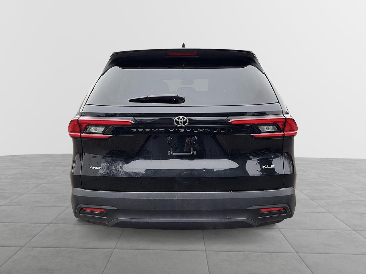 2025 Toyota Grand Highlander XLE Photo2
