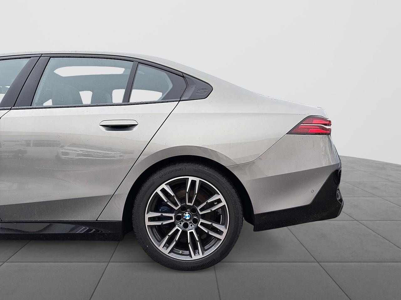 2026 BMW 530i 530i xDrive Sedan Photo
