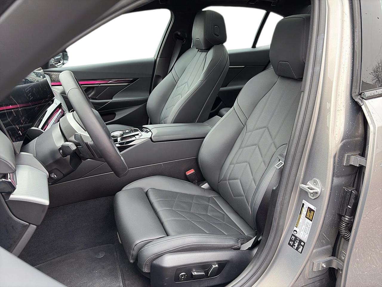2026 BMW 530i 530i xDrive Sedan Photo