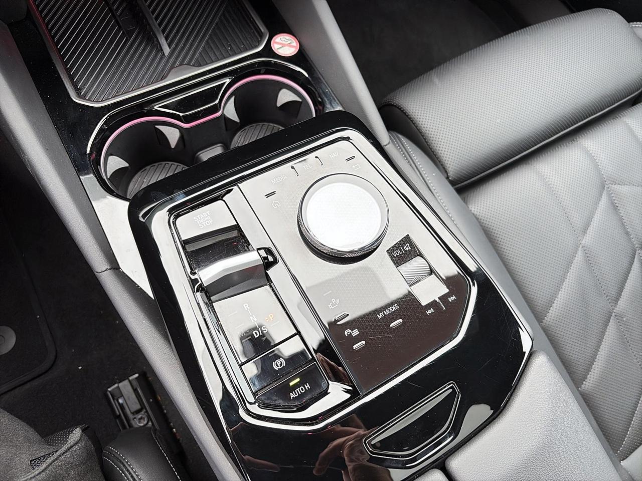 2026 BMW 530i 530i xDrive Sedan Photo