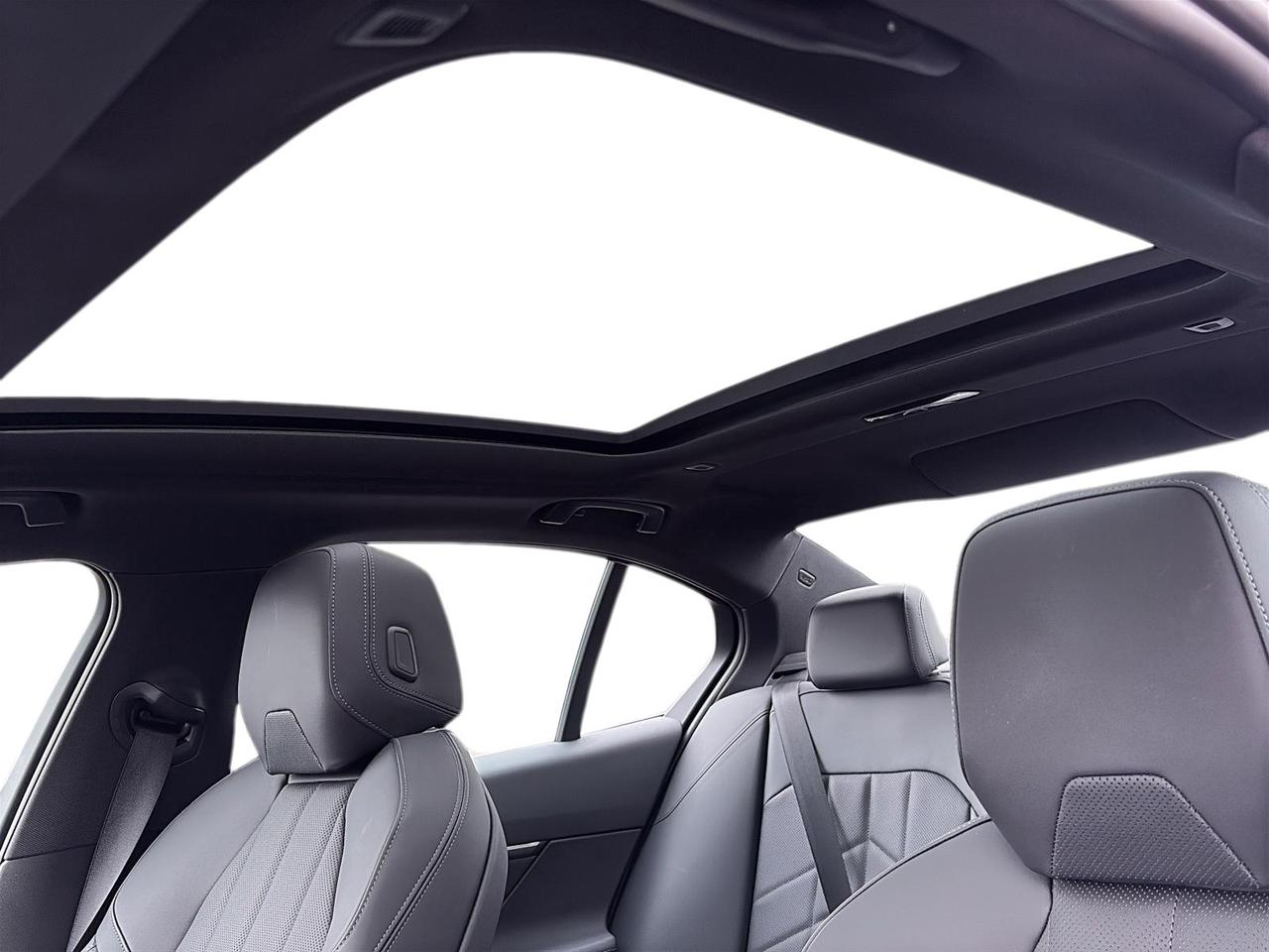 2026 BMW 530i 530i xDrive Sedan Photo