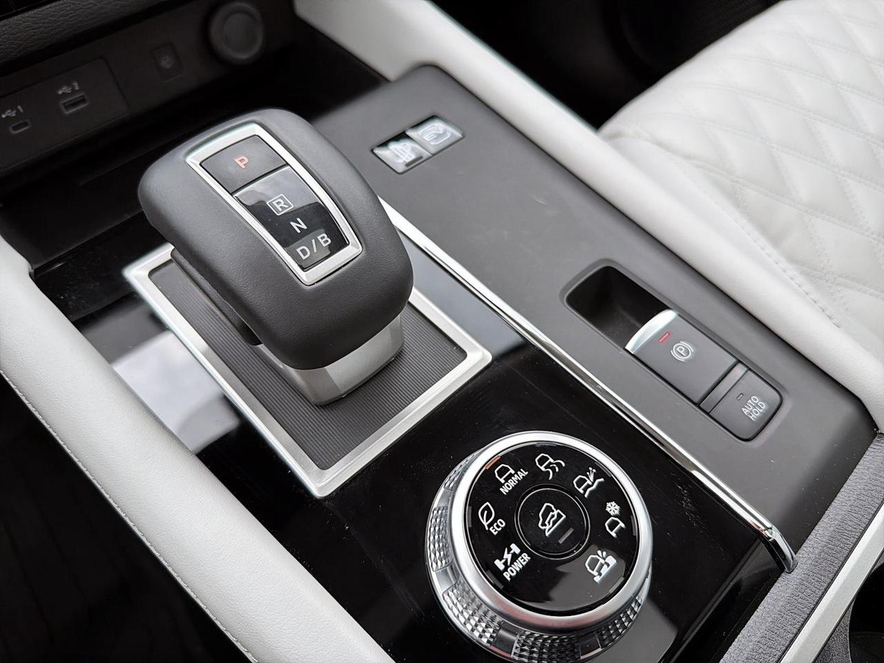 2025 Mitsubishi Outlander Phev SEL Photo