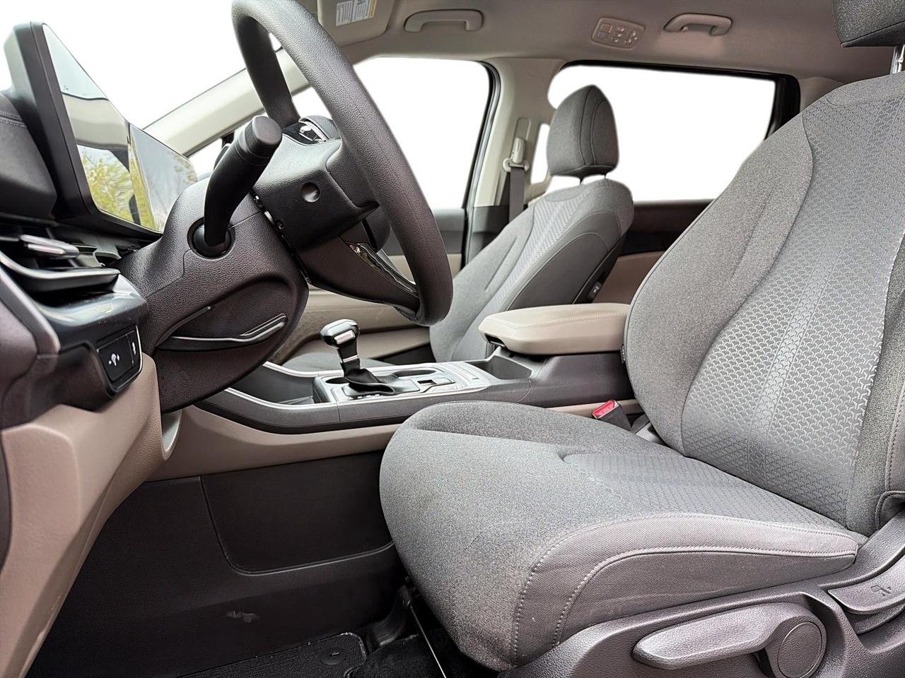 2025 Kia Carnival LX FWD Photo