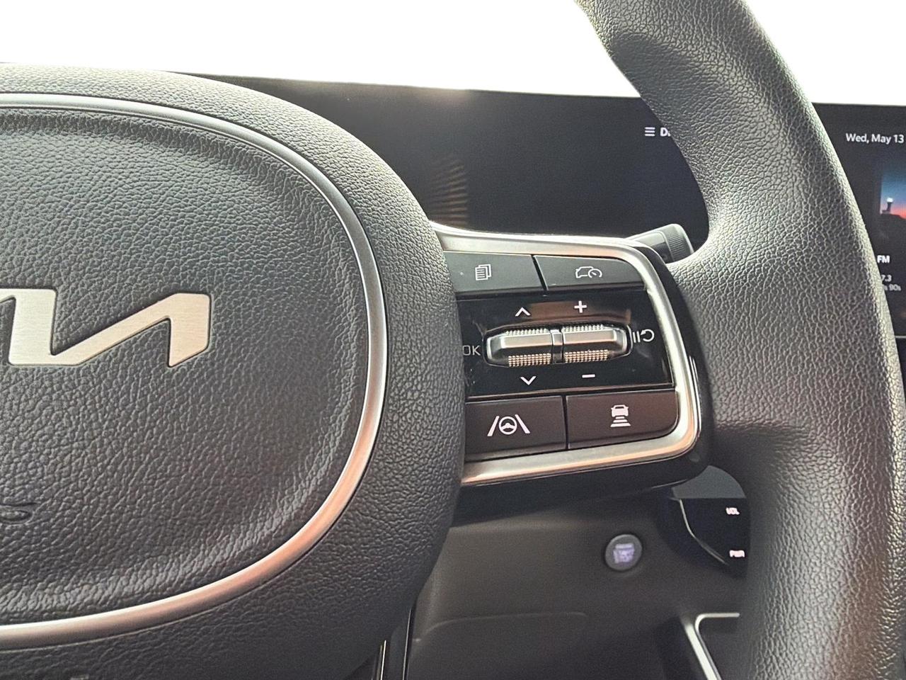 2025 Kia Carnival LX FWD Photo