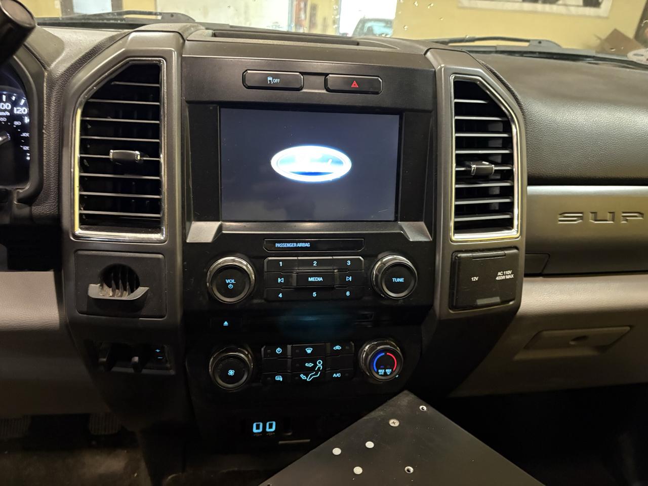 2018 Ford SUPER DUTY F-350 DRW XLT Photo