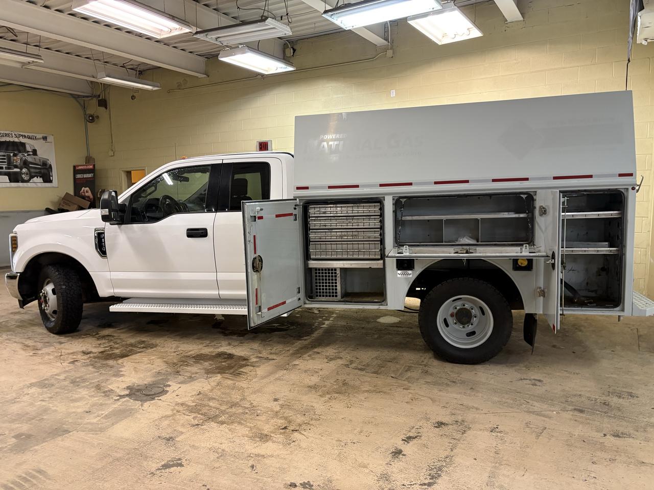 2018 Ford SUPER DUTY F-350 DRW XLT Photo
