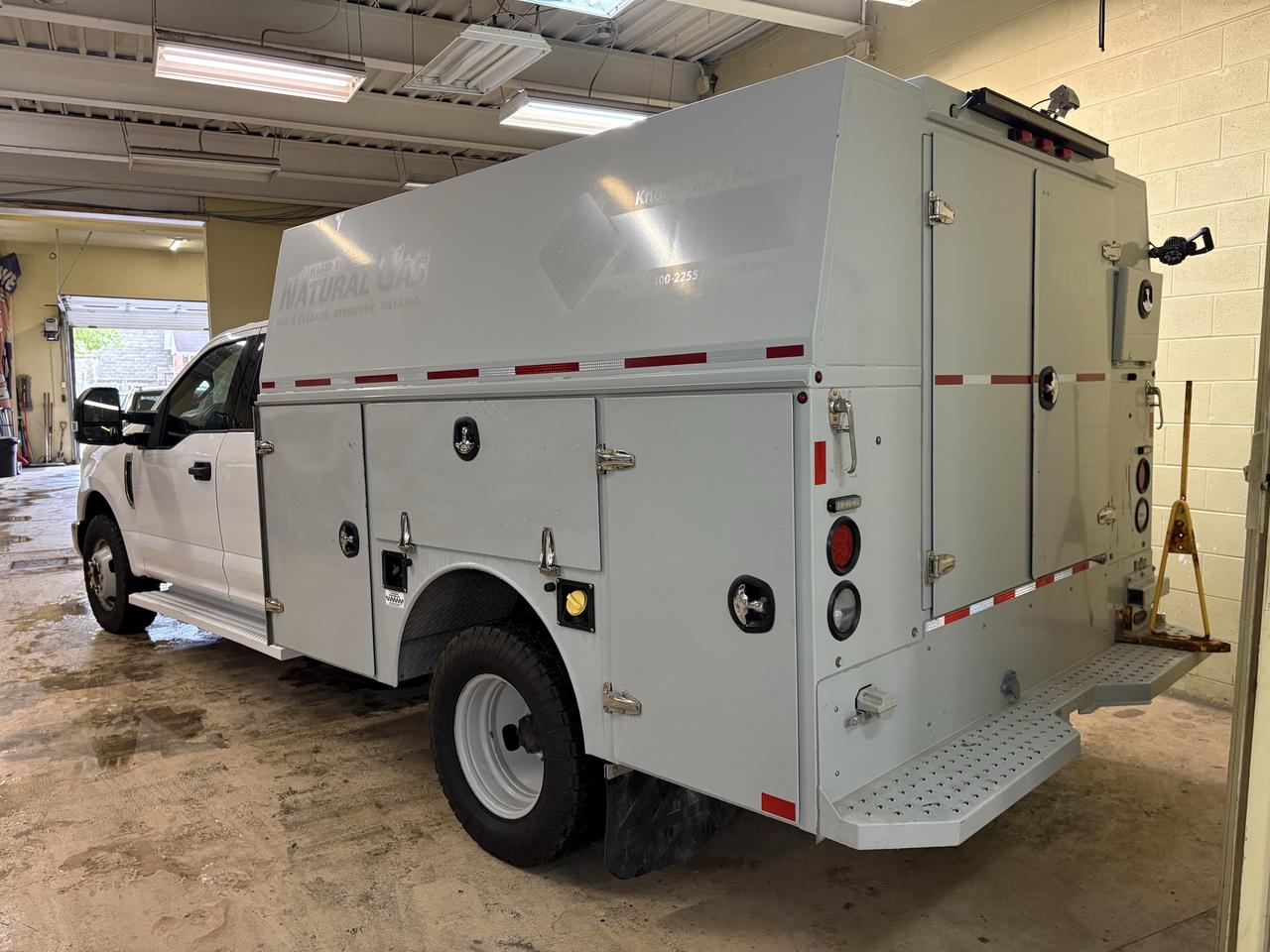 2018 Ford SUPER DUTY F-350 DRW XLT Photo