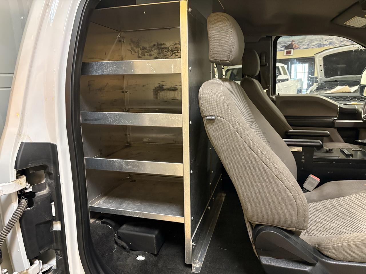 2018 Ford SUPER DUTY F-350 DRW XLT Photo