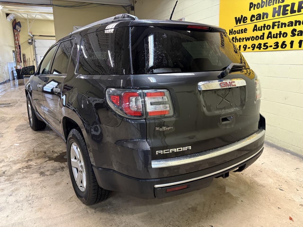 2016 GMC Acadia SLE Photo3