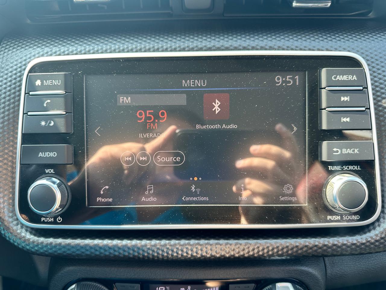 2020 Nissan Kicks SV FWD HTD-Cloth BackupCam RemStart Alloys CarPlay Photo