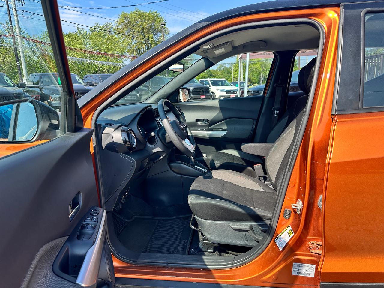 2020 Nissan Kicks SV FWD HTD-Cloth BackupCam RemStart Alloys CarPlay Photo