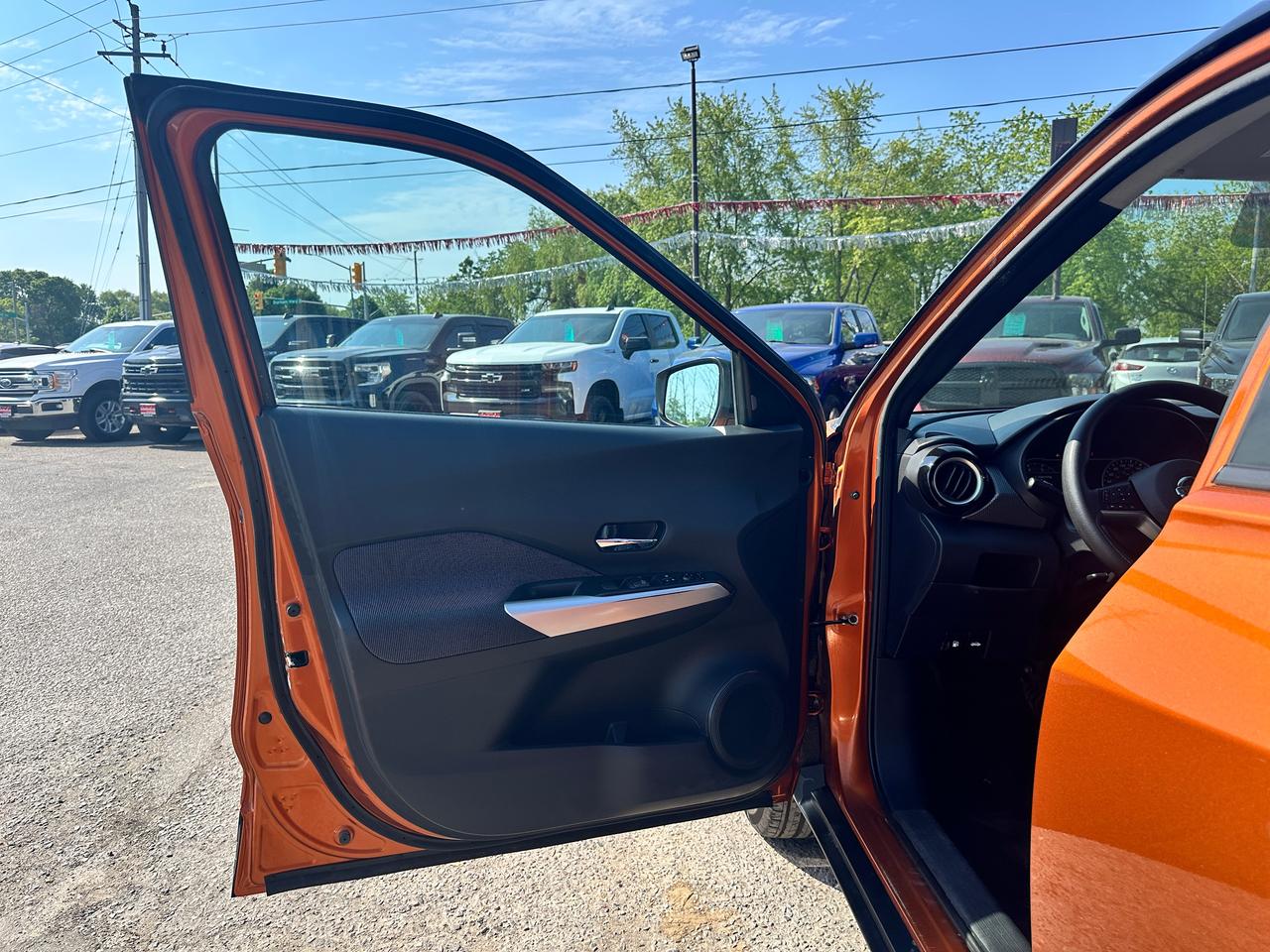 2020 Nissan Kicks SV FWD HTD-Cloth BackupCam RemStart Alloys CarPlay Photo