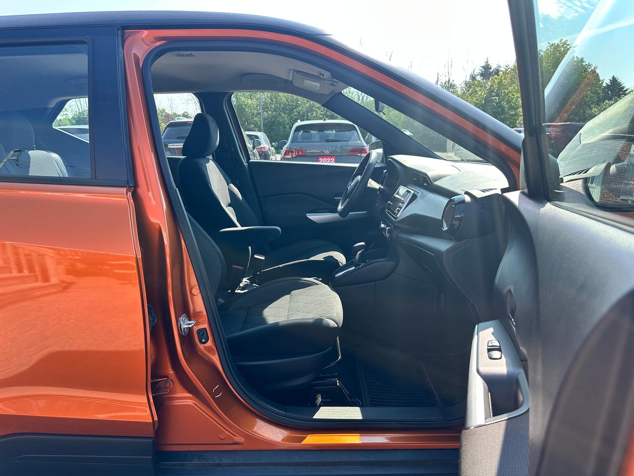 2020 Nissan Kicks SV FWD HTD-Cloth BackupCam RemStart Alloys CarPlay Photo