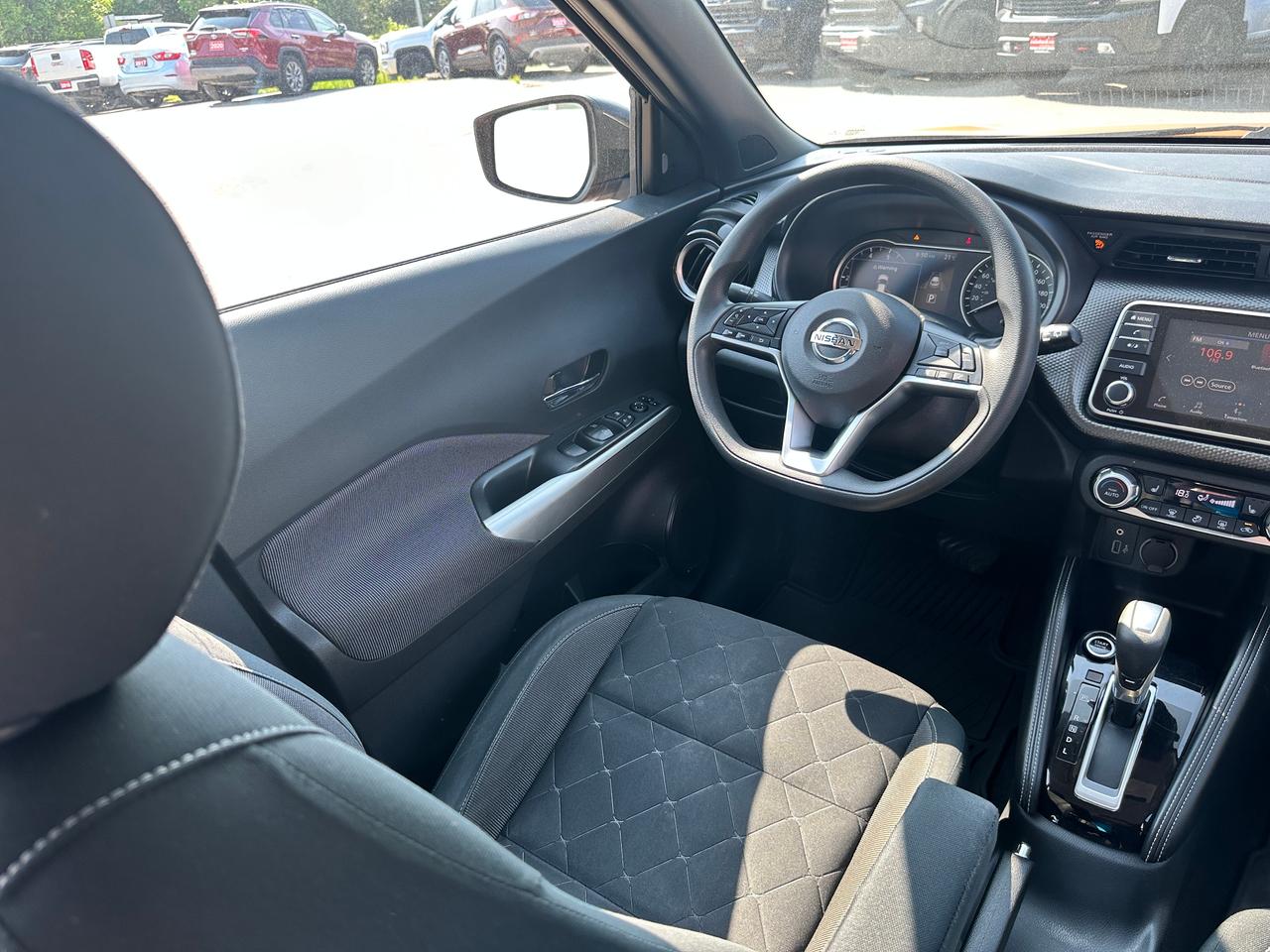 2020 Nissan Kicks SV FWD HTD-Cloth BackupCam RemStart Alloys CarPlay Photo