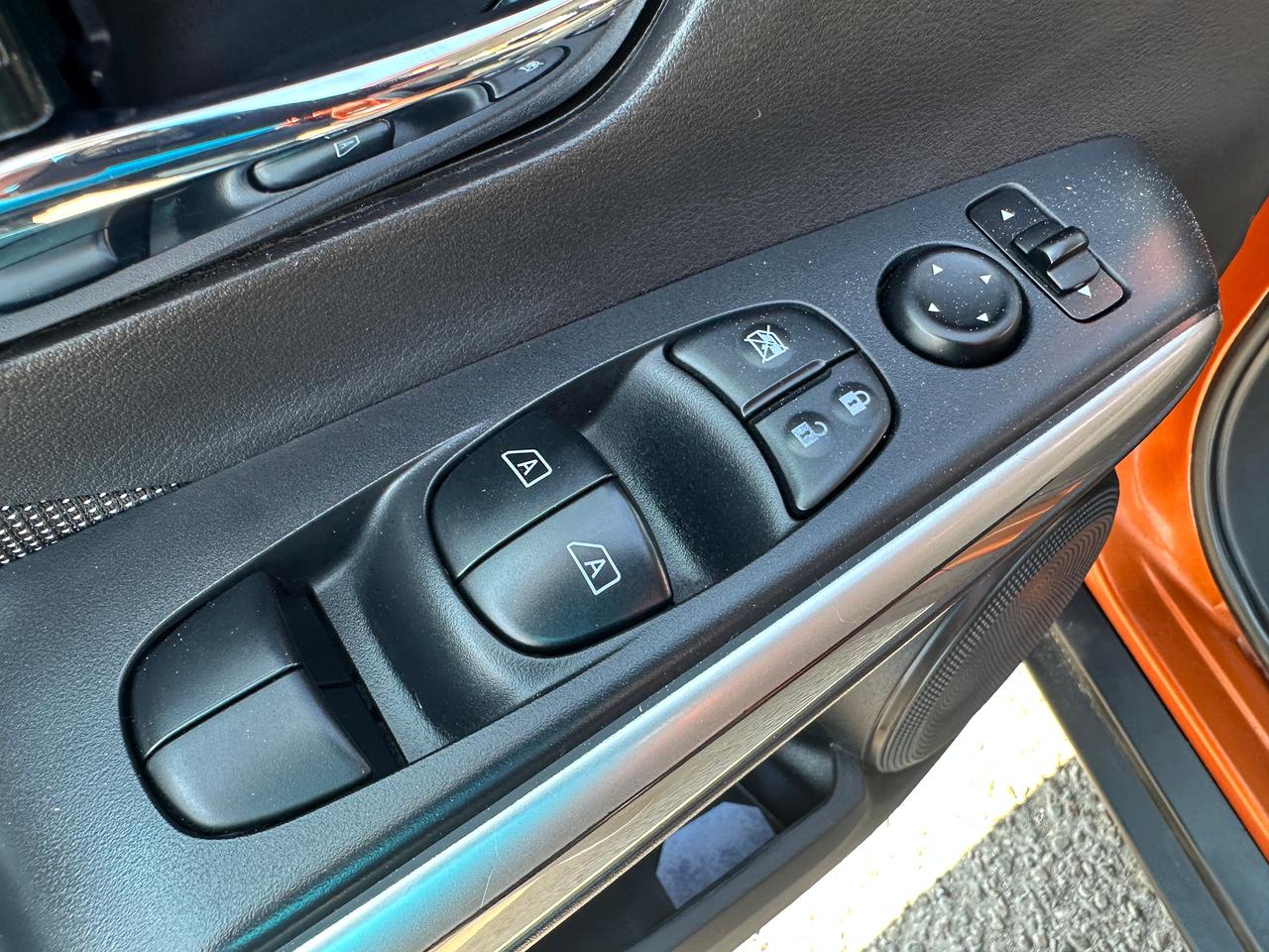 2020 Nissan Kicks SV FWD HTD-Cloth BackupCam RemStart Alloys CarPlay Photo