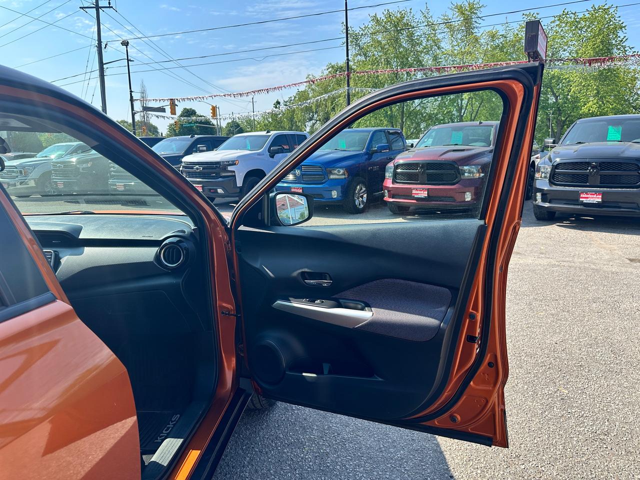 2020 Nissan Kicks SV FWD HTD-Cloth BackupCam RemStart Alloys CarPlay Photo