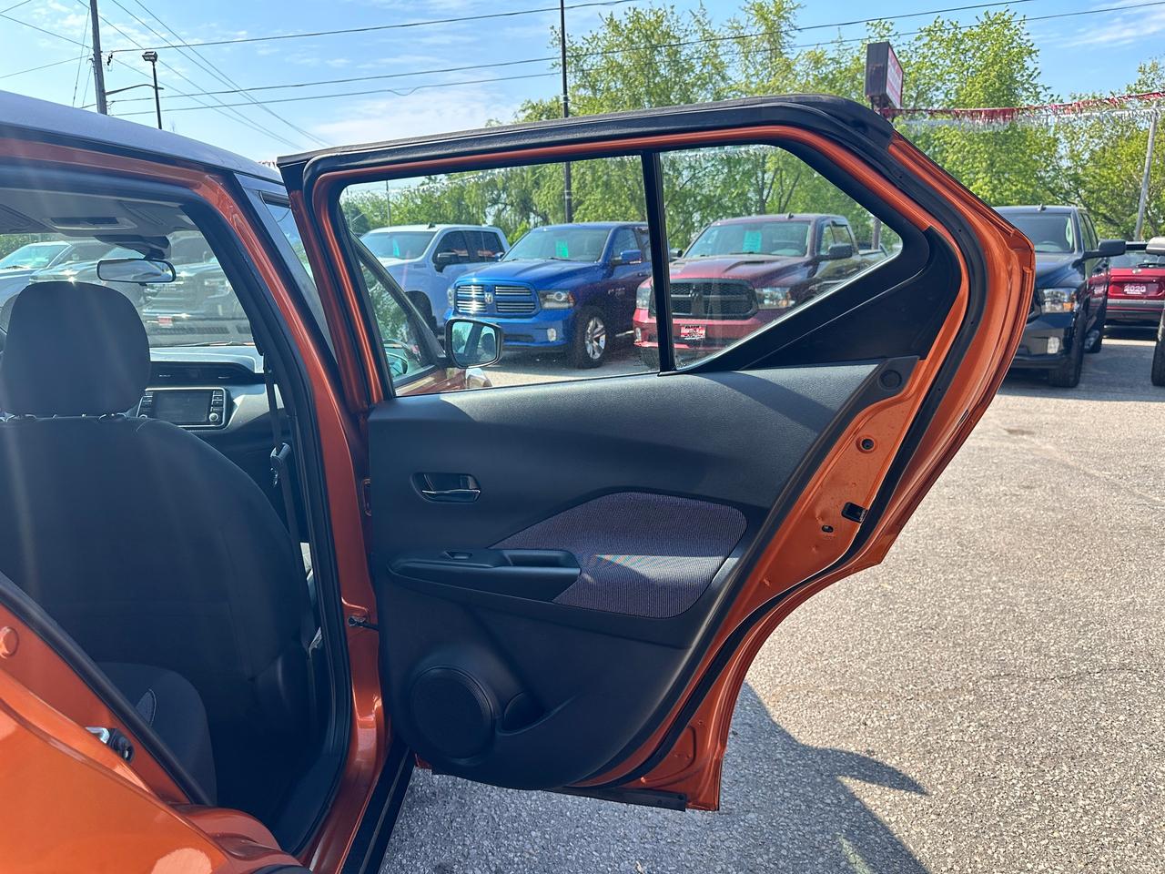 2020 Nissan Kicks SV FWD HTD-Cloth BackupCam RemStart Alloys CarPlay Photo