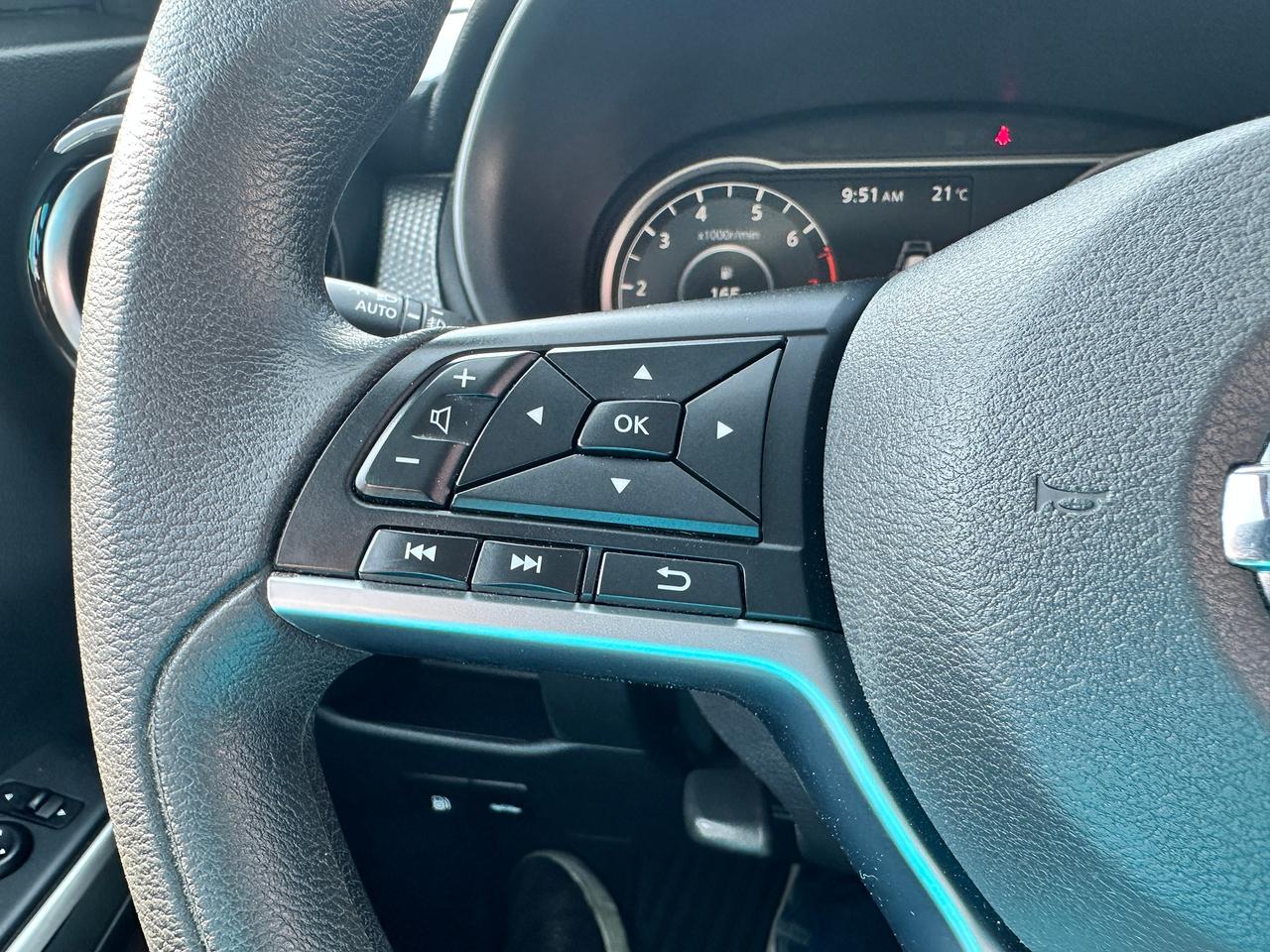 2020 Nissan Kicks SV FWD HTD-Cloth BackupCam RemStart Alloys CarPlay Photo