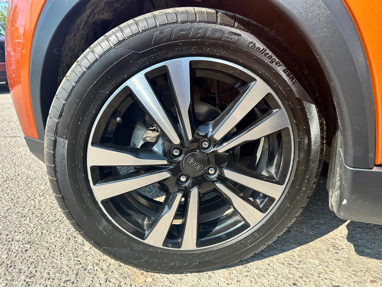 2020 Nissan Kicks SV FWD HTD-Cloth BackupCam RemStart Alloys CarPlay Photo