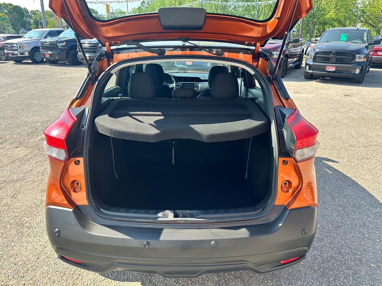 2020 Nissan Kicks SV FWD HTD-Cloth BackupCam RemStart Alloys CarPlay Photo
