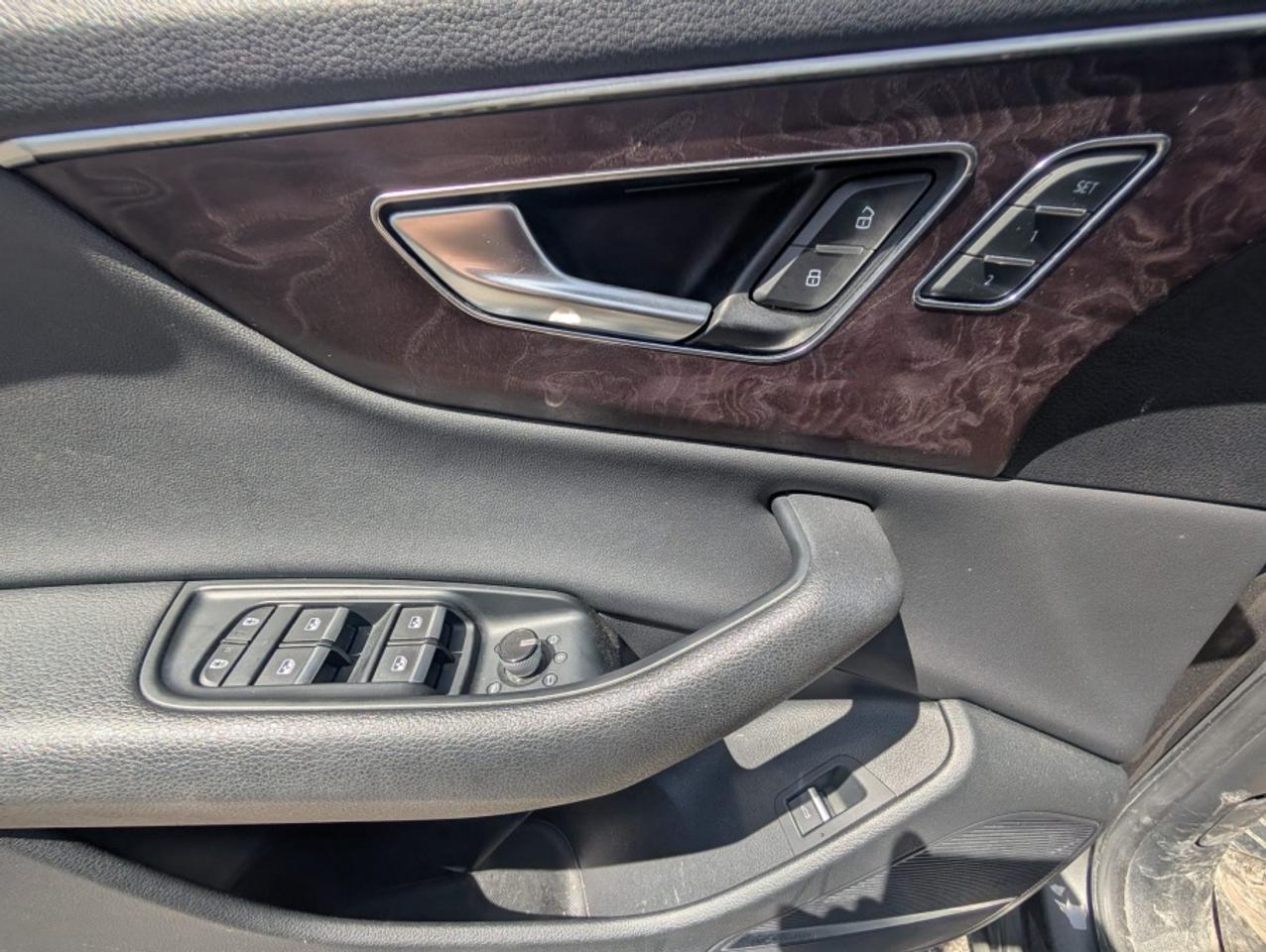 2019 Audi Q8 PROGRESSIV /LEATHER /NAVI /REAR CAM /SUNROOF Photo