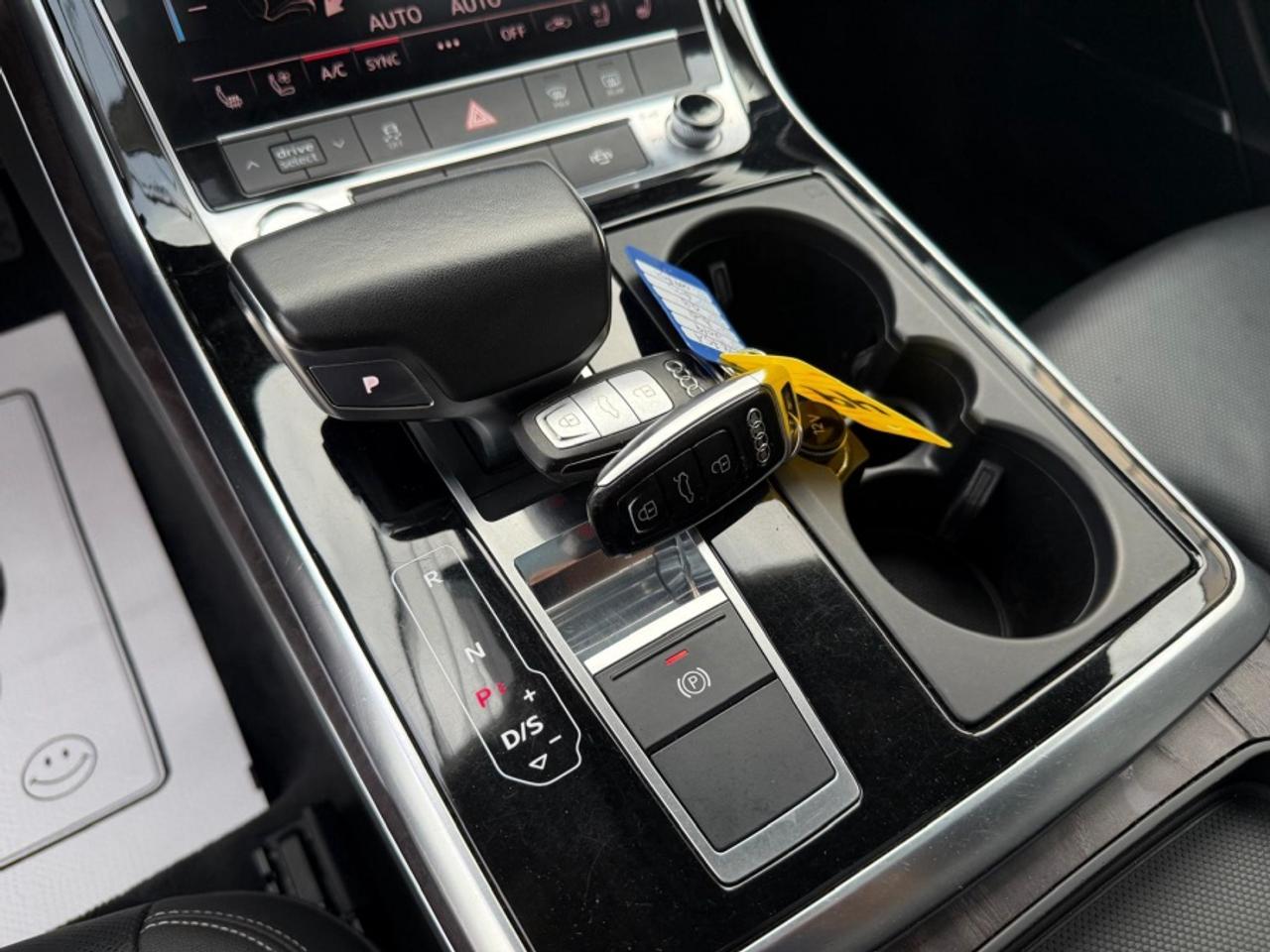 2019 Audi Q8 PROGRESSIV /LEATHER /NAVI /REAR CAM /SUNROOF Photo