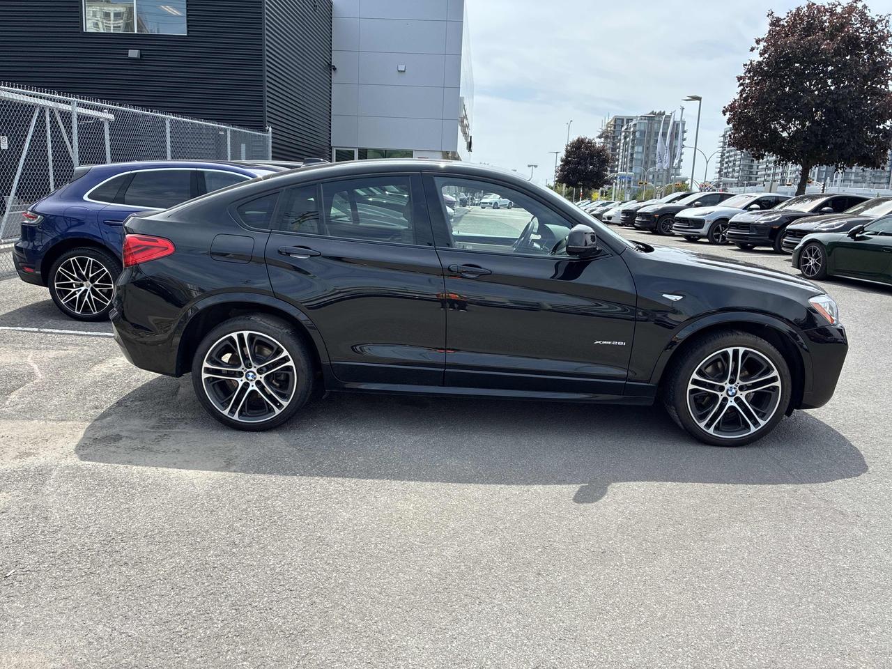 2017 BMW X4 xDrive28i, LOW KM'S, M-SPORT PACKAGE!! Photo