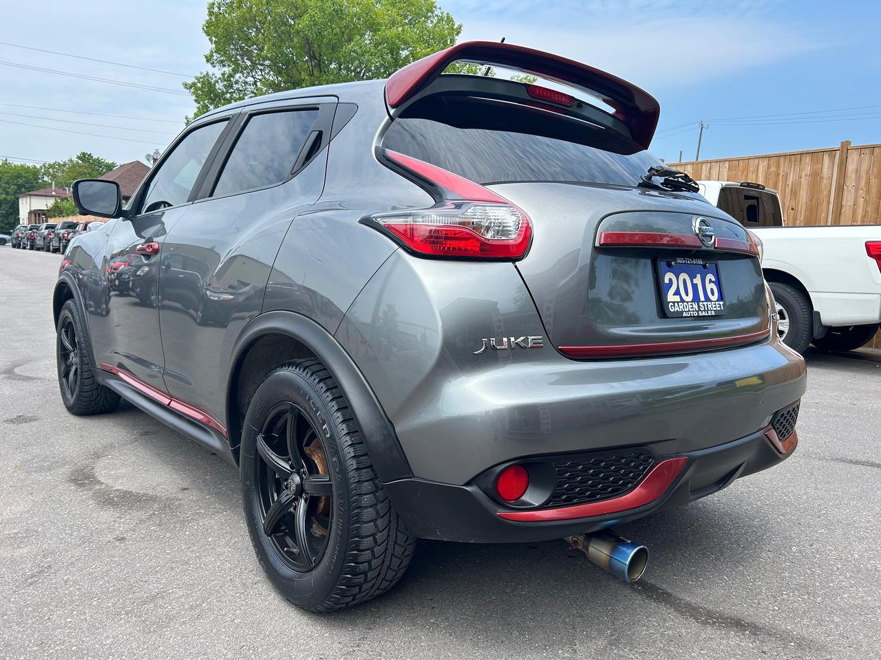2016 Nissan Juke SV Photo2