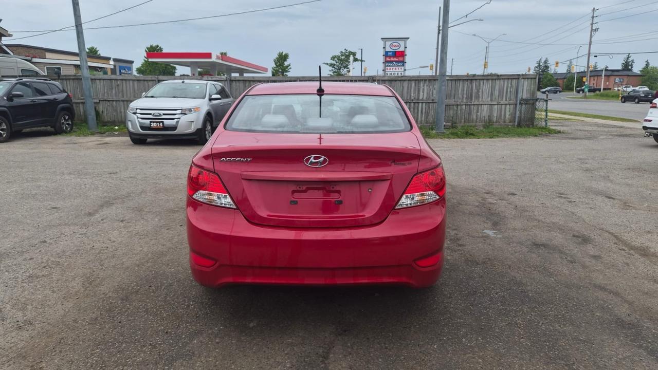 2012 Hyundai Accent GL Photo