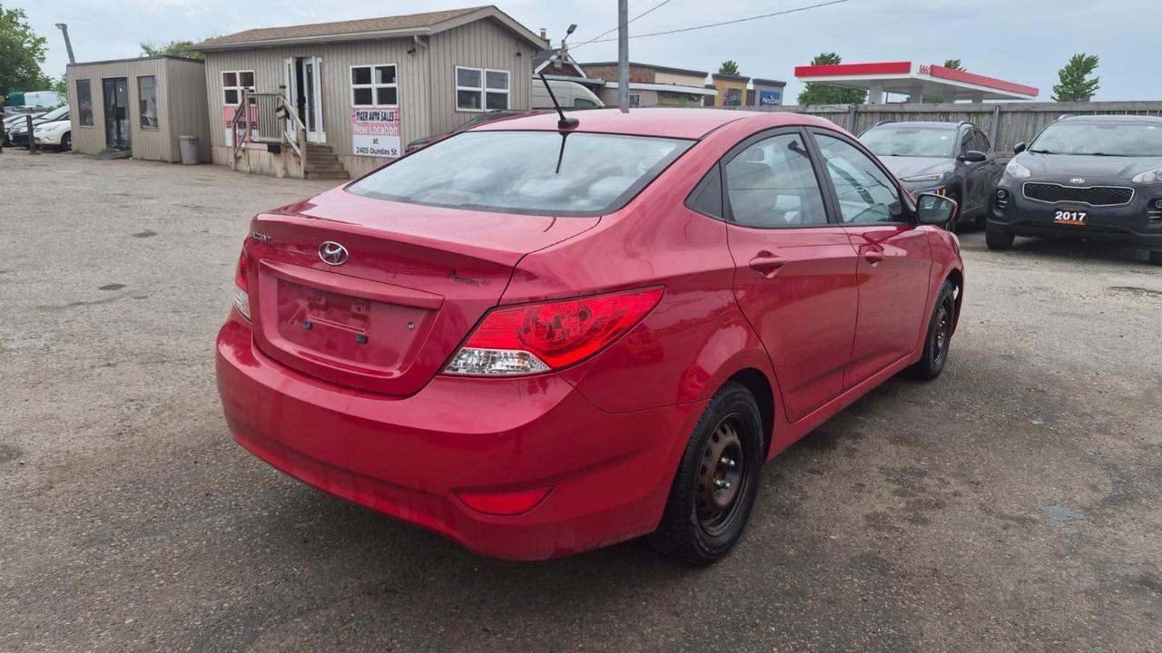 2012 Hyundai Accent GL Photo