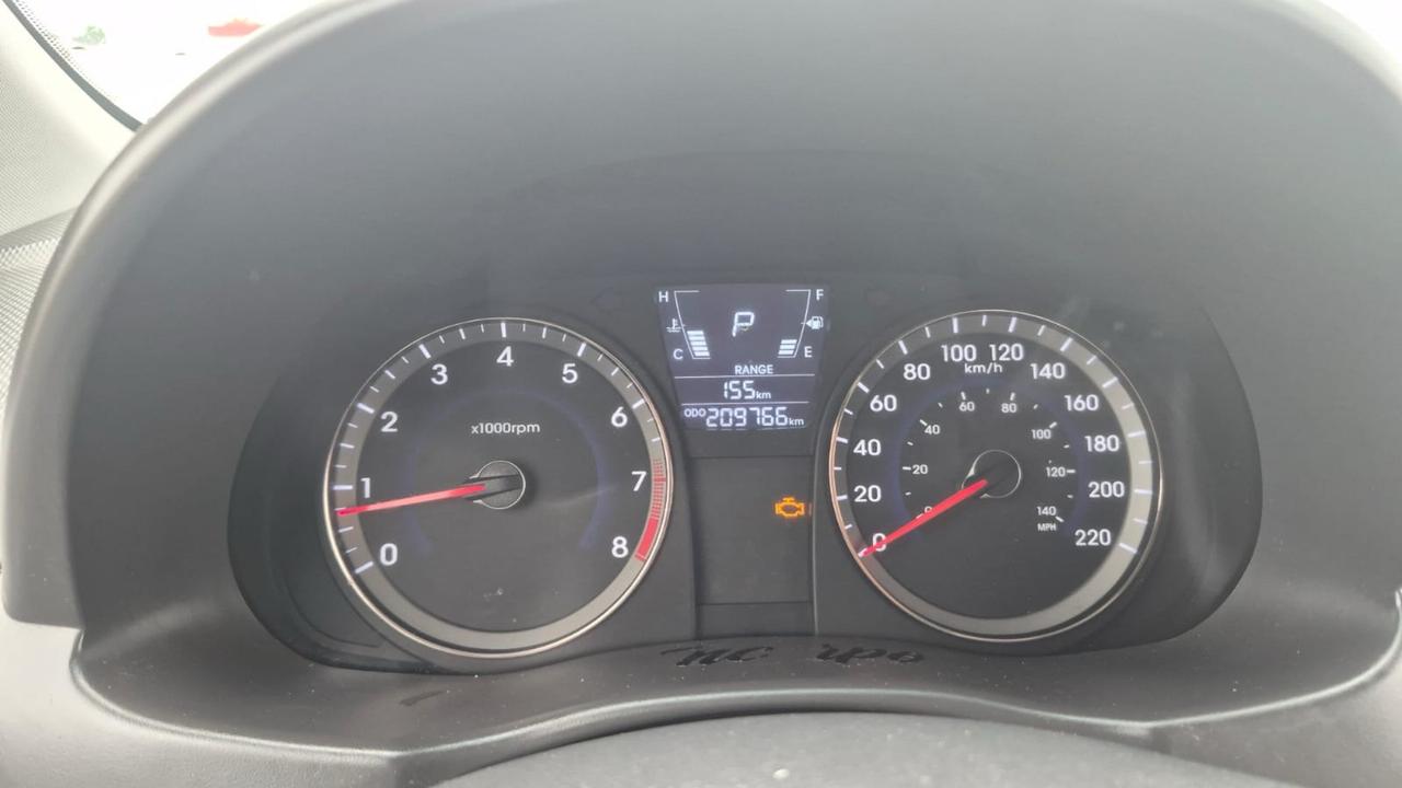 2012 Hyundai Accent GL Photo