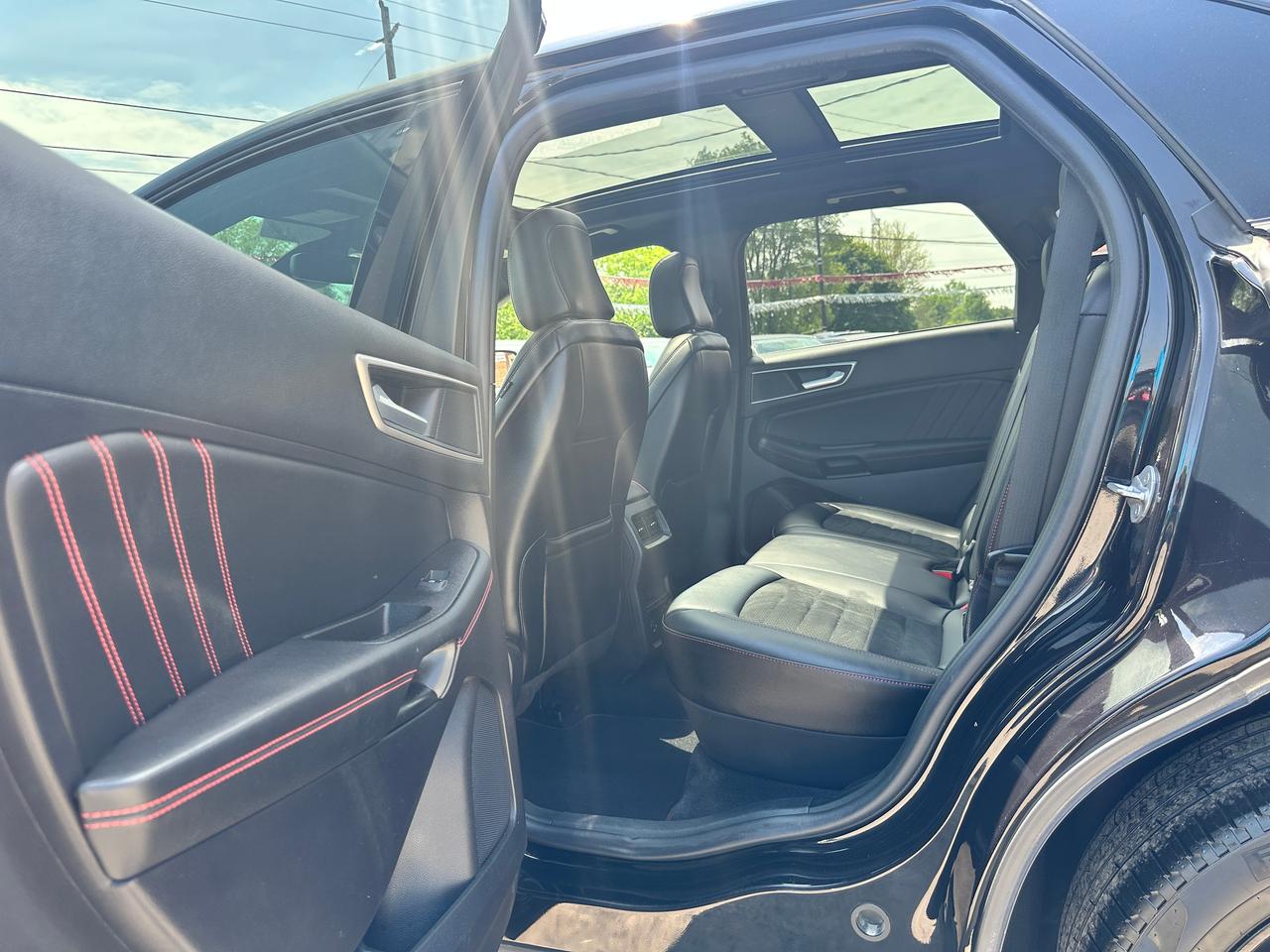 2021 Ford Edge ST-Line AWD HTD-Leather Panoroof NAV XM RemStart Photo