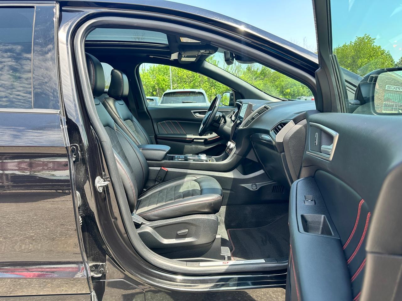 2021 Ford Edge ST-Line AWD HTD-Leather Panoroof NAV XM RemStart Photo