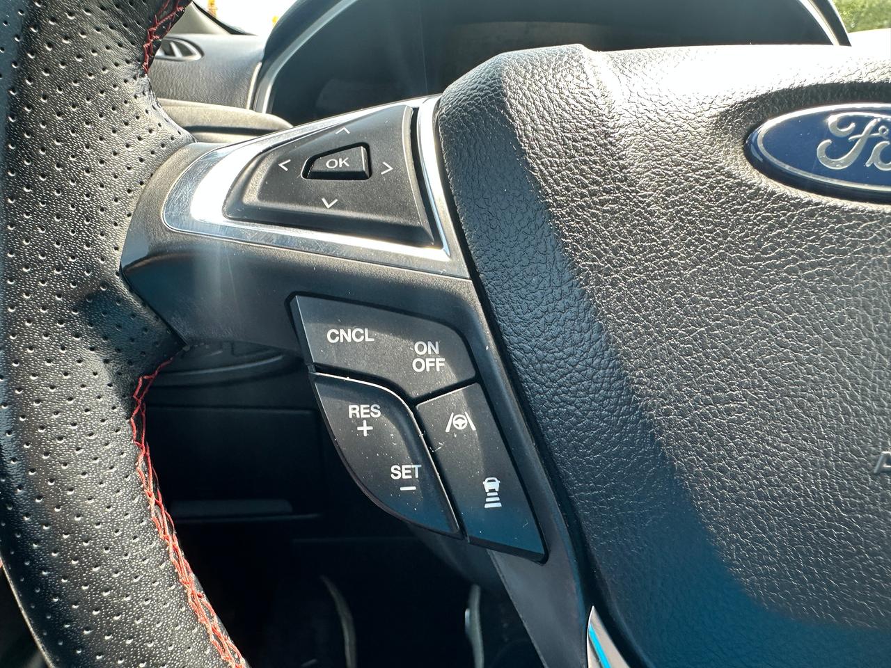 2021 Ford Edge ST-Line AWD HTD-Leather Panoroof NAV XM RemStart Photo