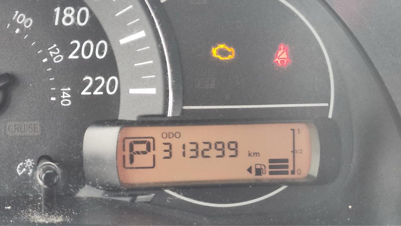 2015 Nissan Micra AS IS, S, NON CVT, RUNS DRIVES GREAT Photo