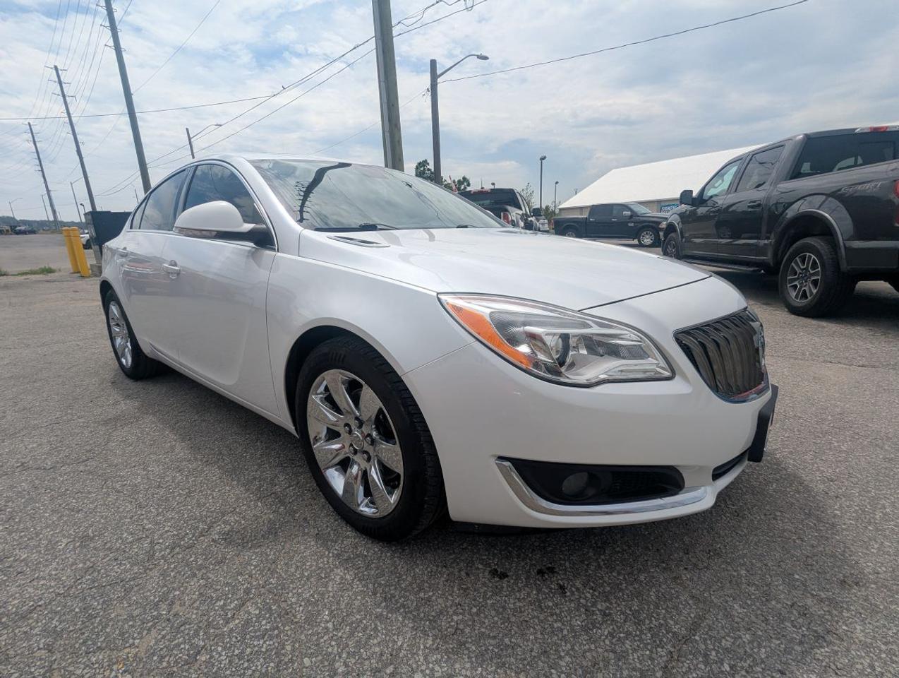 2017 Buick Regal Premium I WITH LEATHER/SUNROOF/NAVIGATION!! Photo