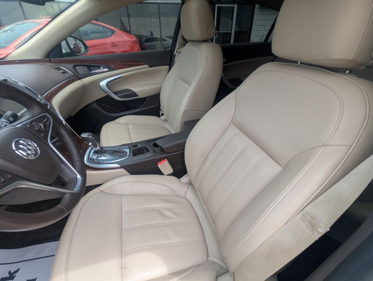 2017 Buick Regal Premium I WITH LEATHER/SUNROOF/NAVIGATION!! Photo