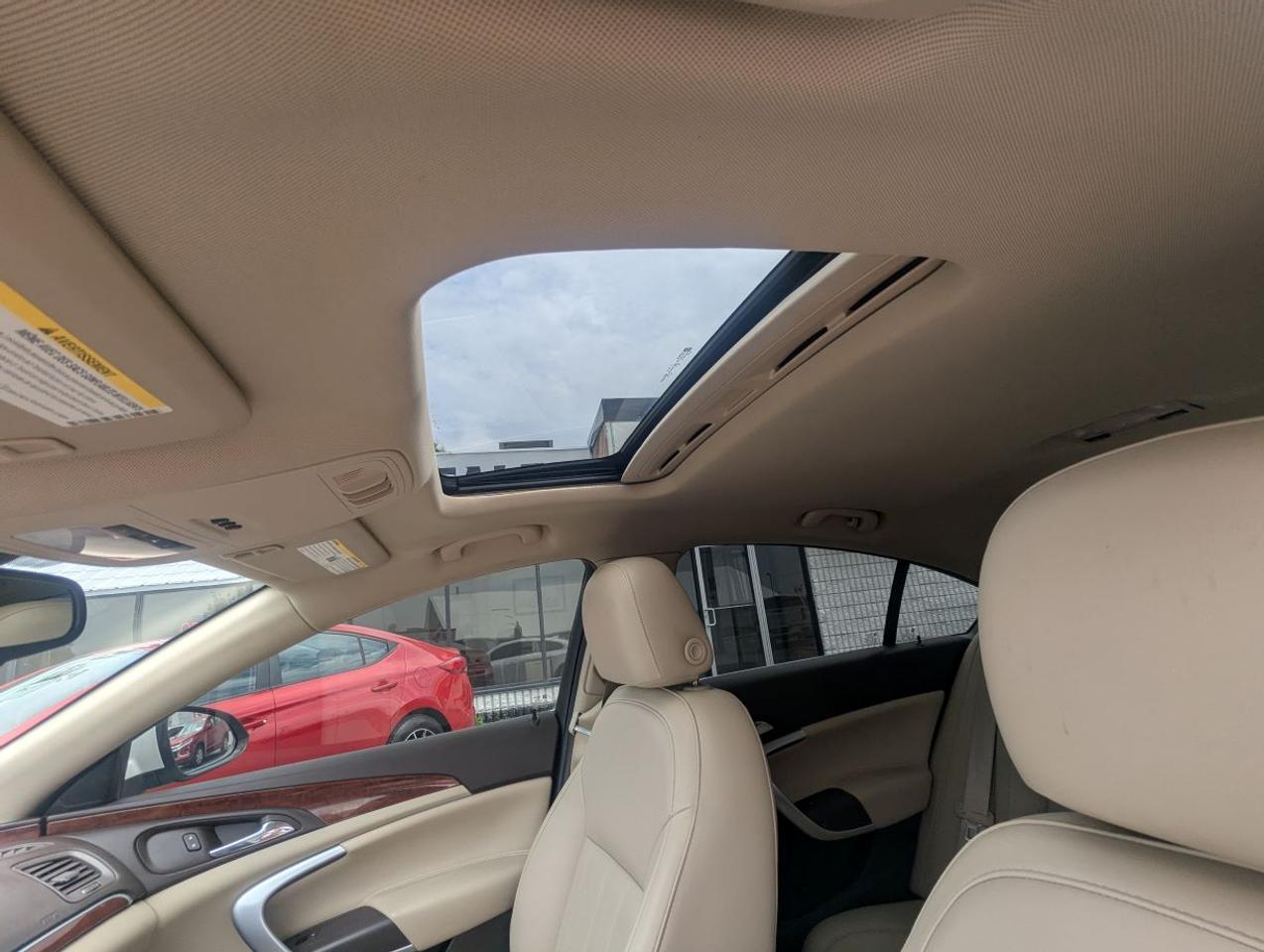 2017 Buick Regal Premium I WITH LEATHER/SUNROOF/NAVIGATION!! Photo