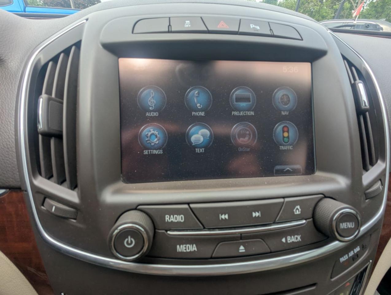 2017 Buick Regal Premium I WITH LEATHER/SUNROOF/NAVIGATION!! Photo