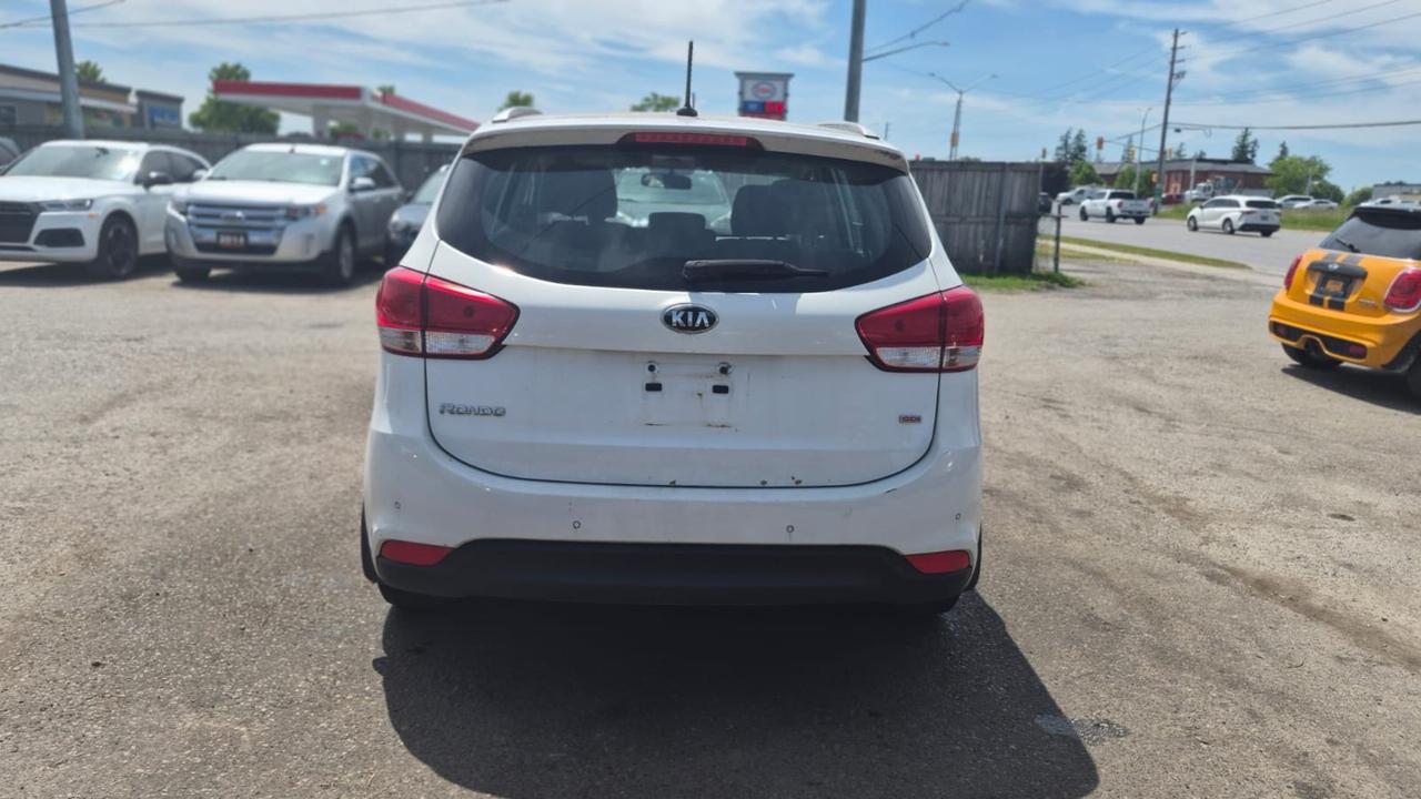 2015 Kia Rondo LX, WELL MAINTAINED, WINTER TIRES, CERTIFIED Photo