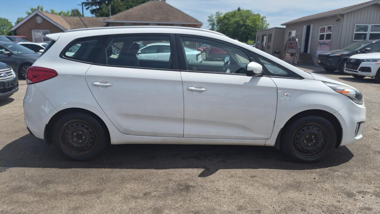 2015 Kia Rondo LX, WELL MAINTAINED, WINTER TIRES, CERTIFIED Photo