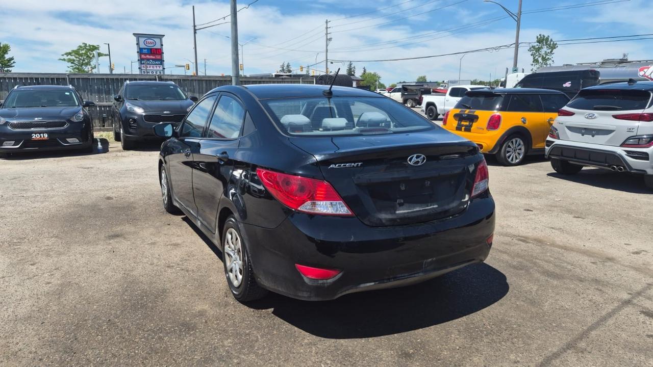 2013 Hyundai Accent GL Photo2