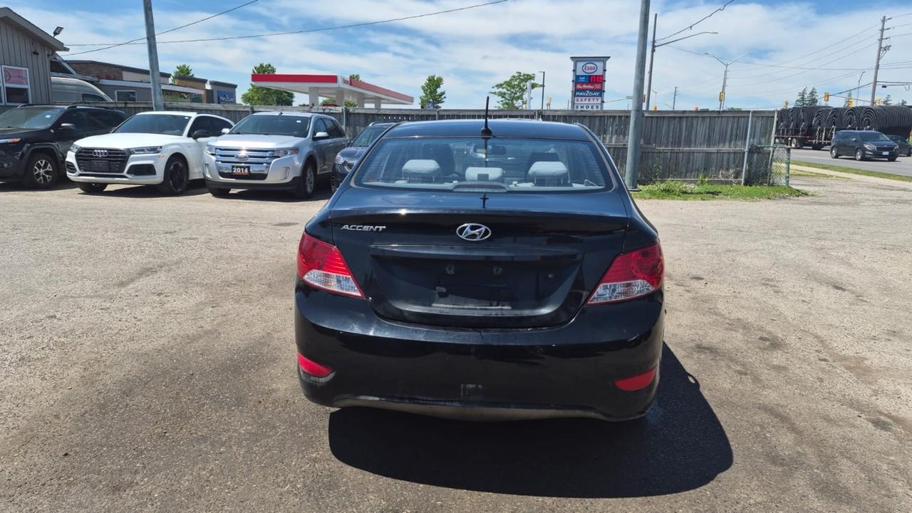 2013 Hyundai Accent GL Photo3