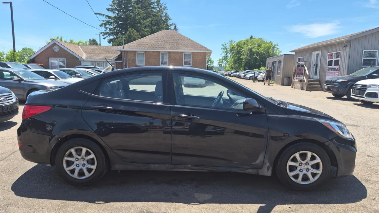 2013 Hyundai Accent GL Photo